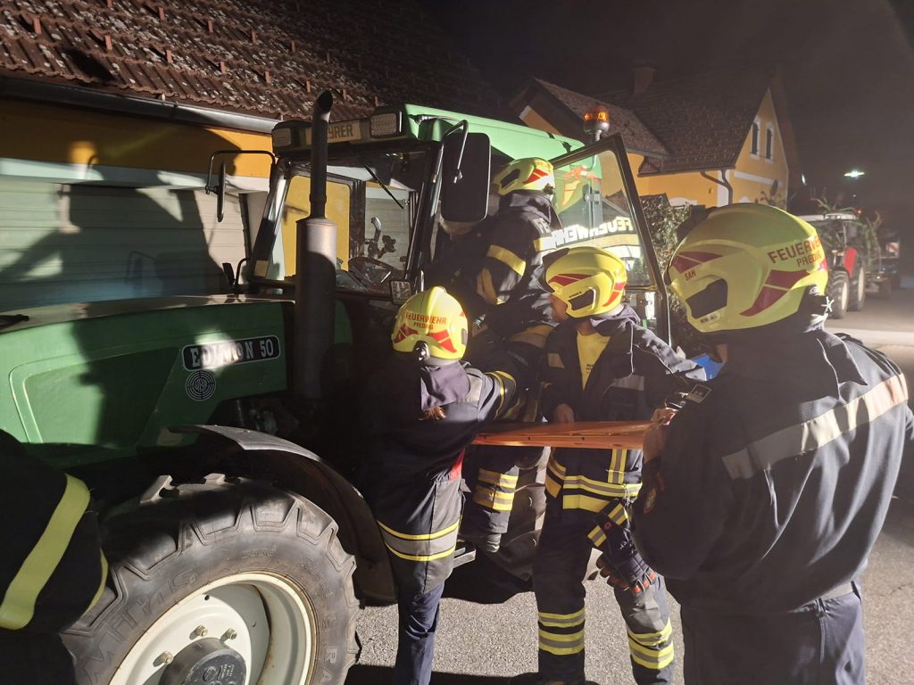 Übung: Menschenrettung von und aus Fahrzeugen